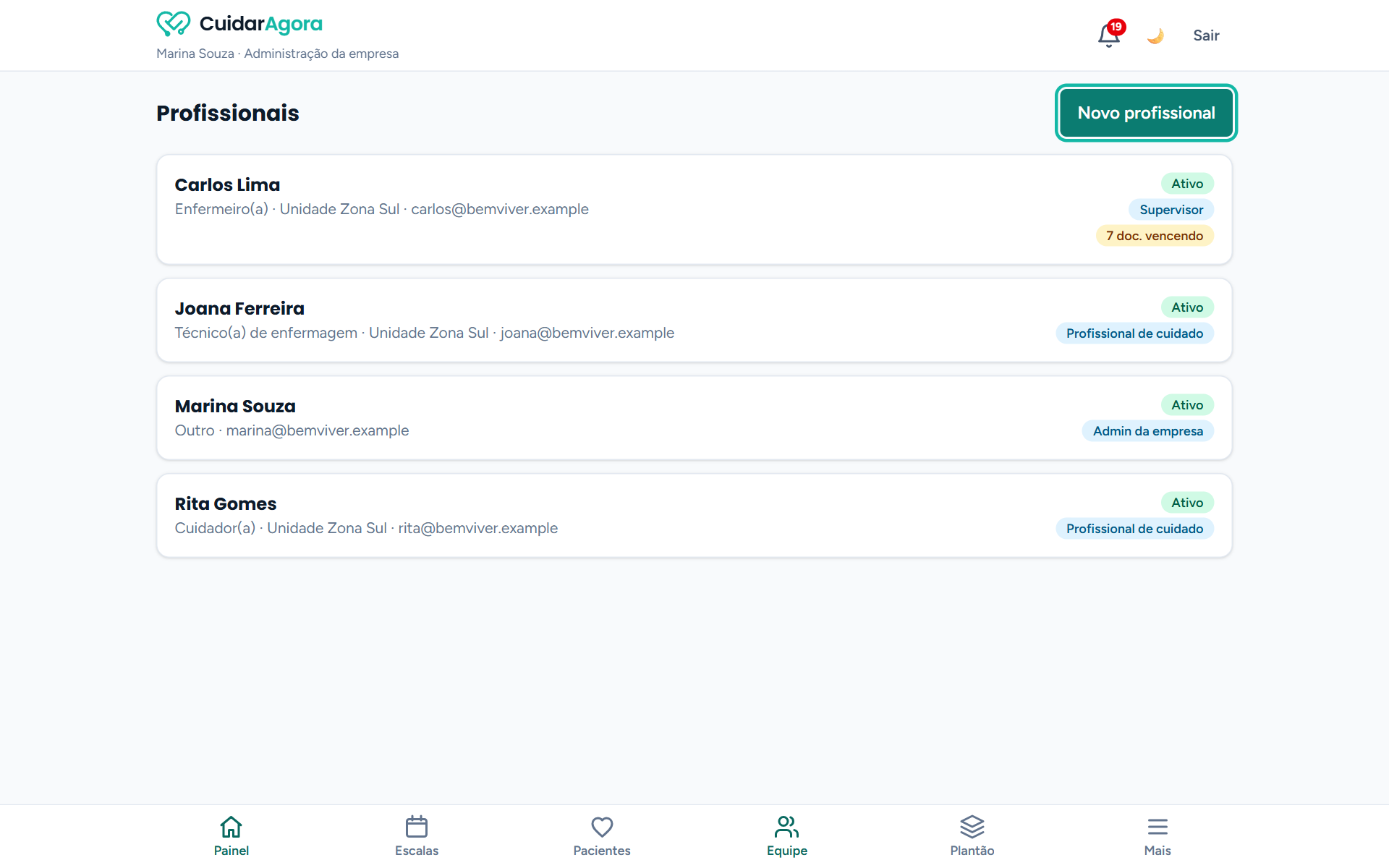 Lista de profissionais com badges de status e o botão Novo profissional destacado